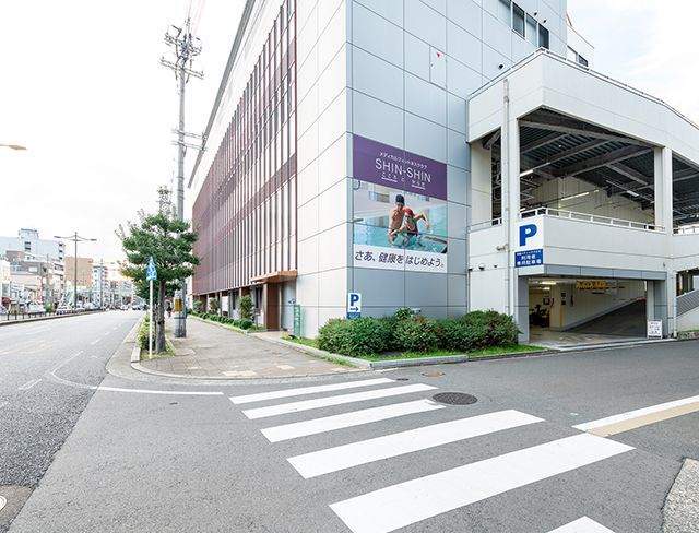 屋内無料駐車場を備えた京都市南区のSHIN-SHIN外観