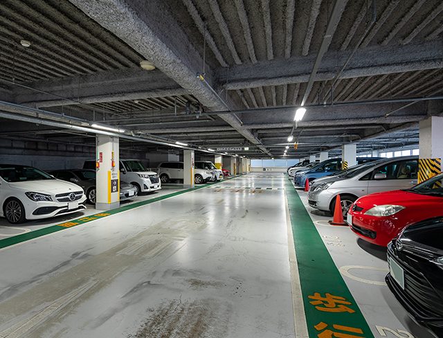 車を停めやすい屋内無料駐車場